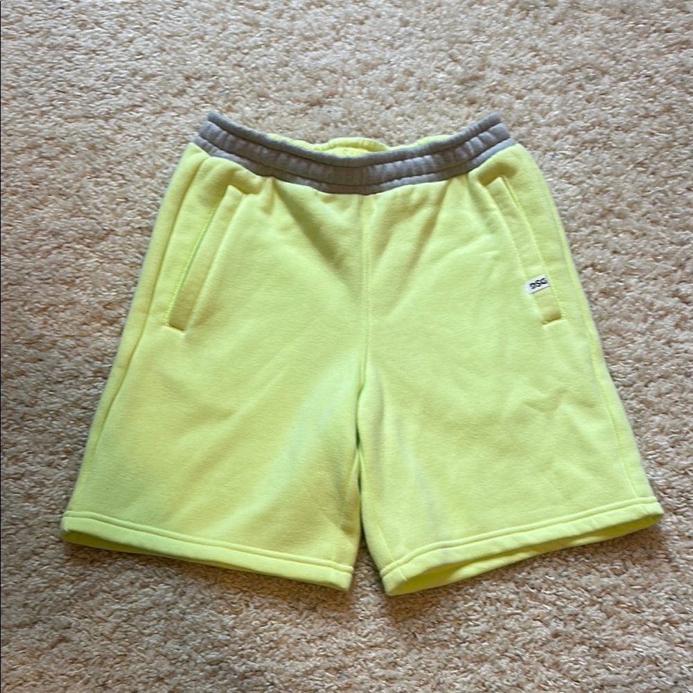 Dick’s Sporting Goods sweatpants shorts for boys. Size small or. 8-9.